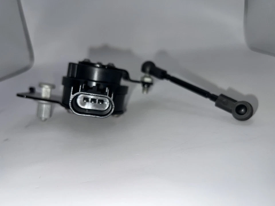 Sensor de nivelación de faros laterales traseros del conductor OEM 14-19 C7 Corvette GM 23110569 Foto 3 de 4