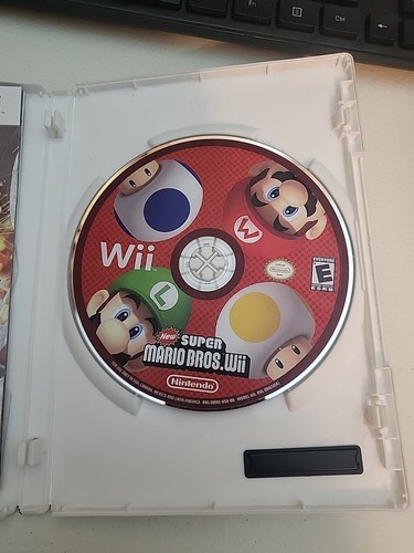 Mario Strikers Charged (Nintendo Wii, 2007) CIB - Picture 4 of 5