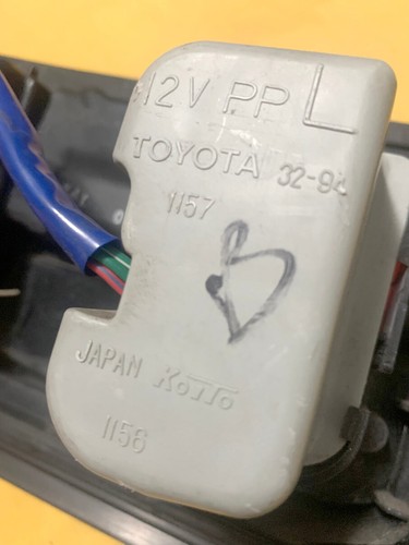 Luz trasera tapa maletero interior izquierda lado del conductor Toyota Camry 1989-1990 OEM - Imagen 10 de 12