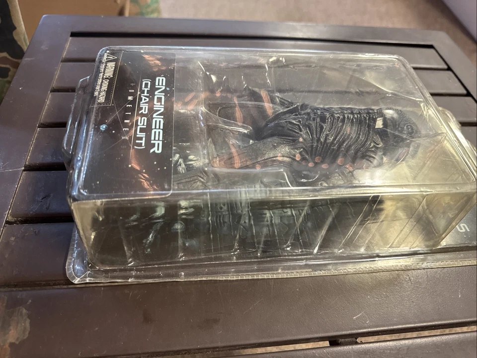 Engineer Chair Suit 8" Figure Prometheus Aliens Neca Reel Toys 2012 Sealed - Image 3 of 4
