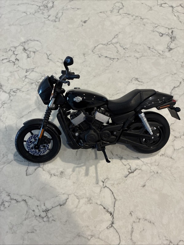 Maisto Harley Davidson Street 750 Motorcycle-NICE