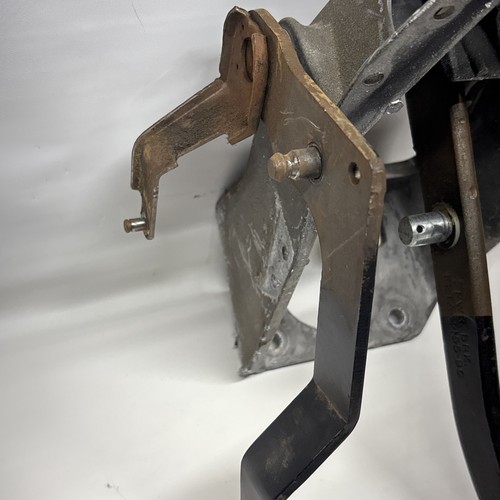 84-88 Ford Ranger Clutch Pedal Assembly Manual Factory 85 86 87 OEM Bronco II 2 - Picture 4 of 11