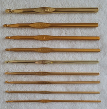 Gold Colored Pre-owned Metal Set of 9 Boye Crochet Hooks D,E,F,G,H,I,J,K,N