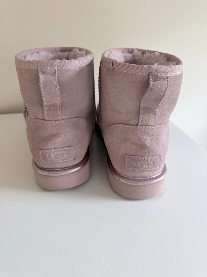 UGG Pink Rose Lined Women’s  Classic Mini shoes Rubber Logo UK 7, photo 2 of 5