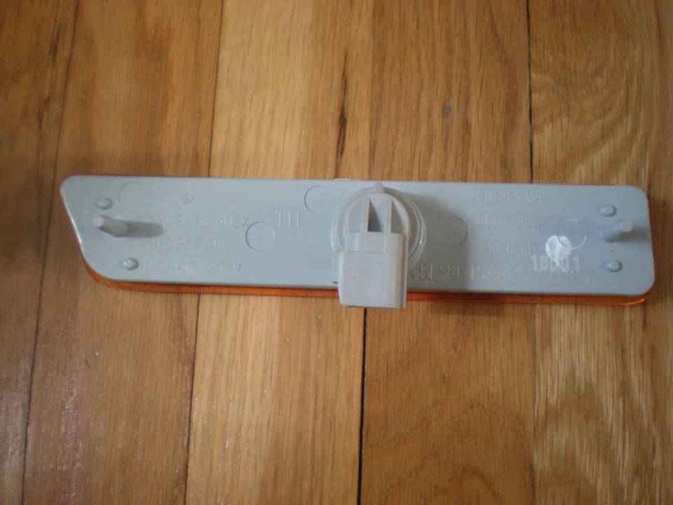 NUEVO FABRICANTE DE EQUIPOS ORIGINALES 2005 2006 2007 FORD FREESTYLE LÁMPARA DE SEÑALIZACIÓN DELANTERA ASI Foto 2 de 3