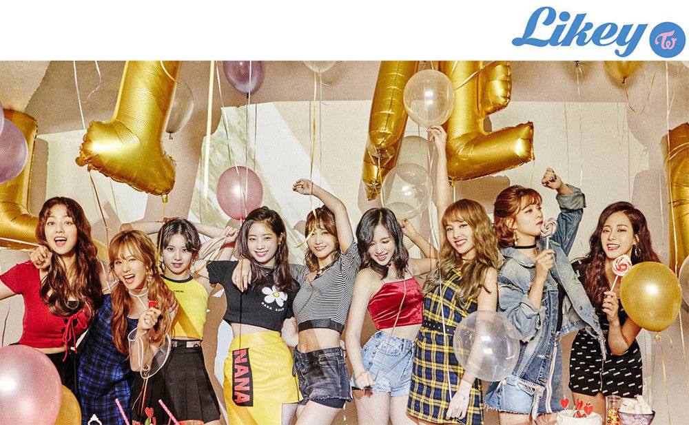 TWICE The 1st Album サイン入り CD s-l1200.jpg