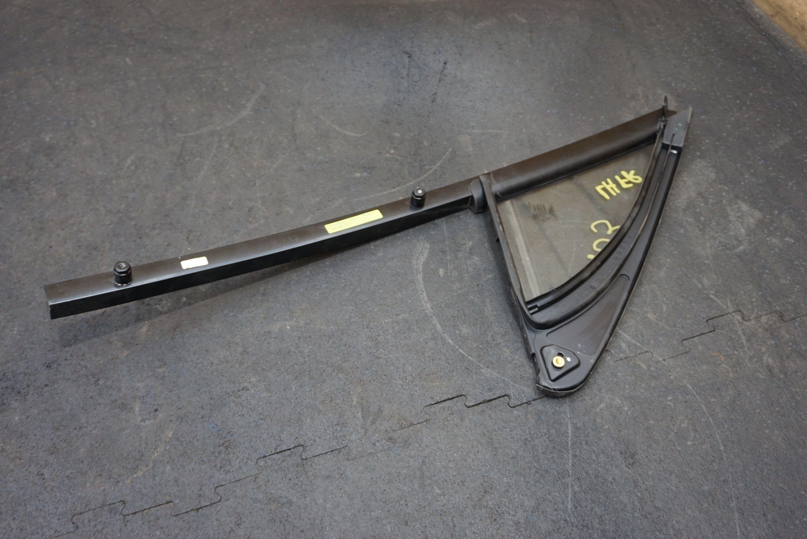 Front Left Door Fixed Vent Glass Window Glass Panel 36A845113 Bentley Bentayga