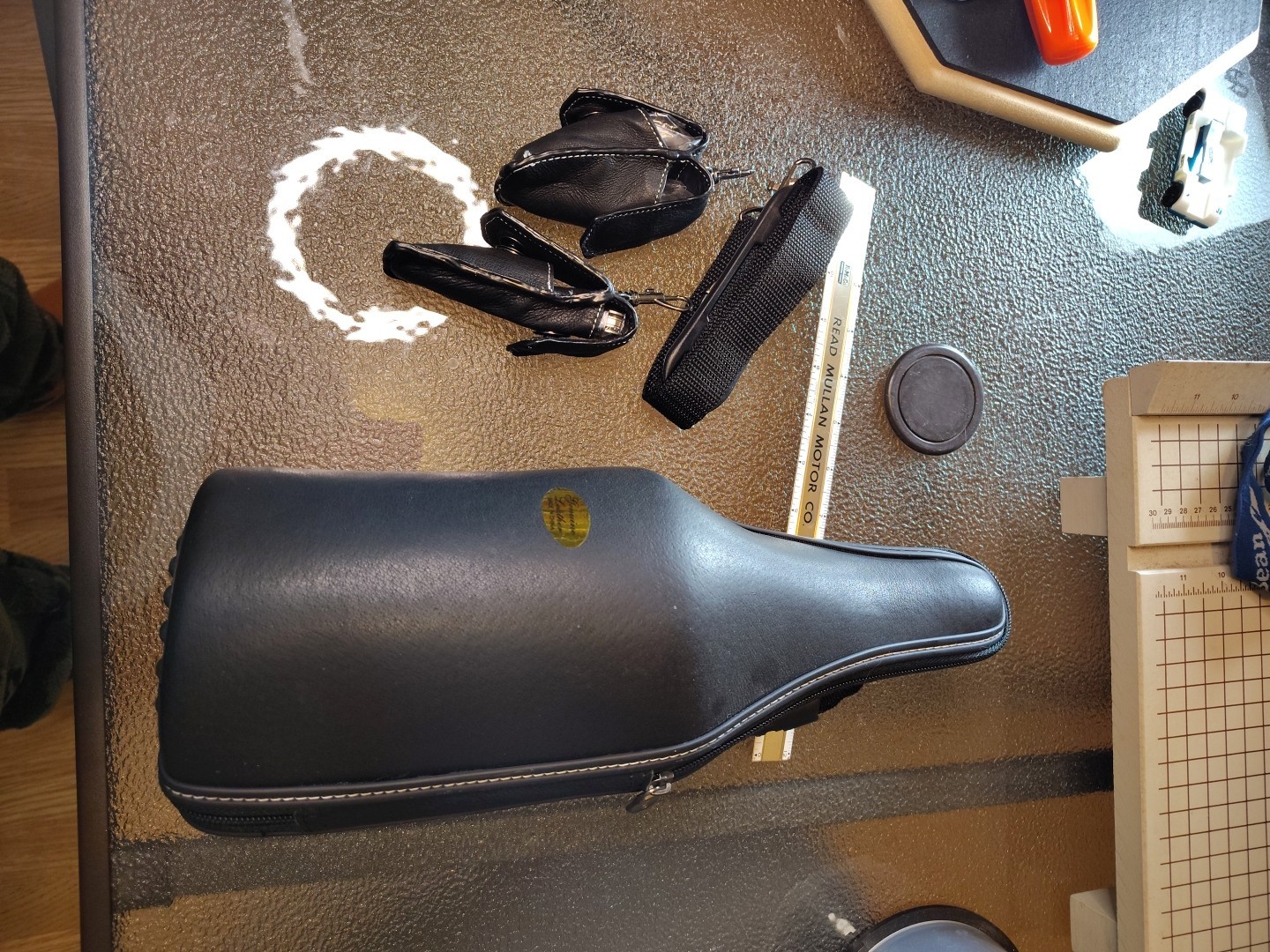 The Caddy O Wine Bottle Carrying Tote Corkscrew Chiller Black Black Leather