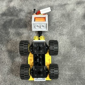 Lego City 30229 Repair Lift - Preowned, 100% Complete, with Instructions.