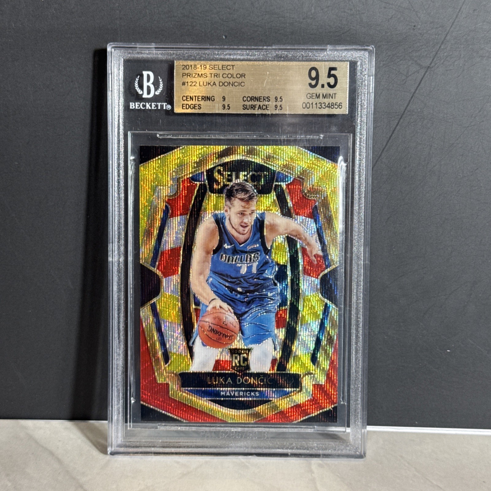 2018 Panini Select Premier Level Tri Color Prizm Luka Doncic #122 BGS 9.5