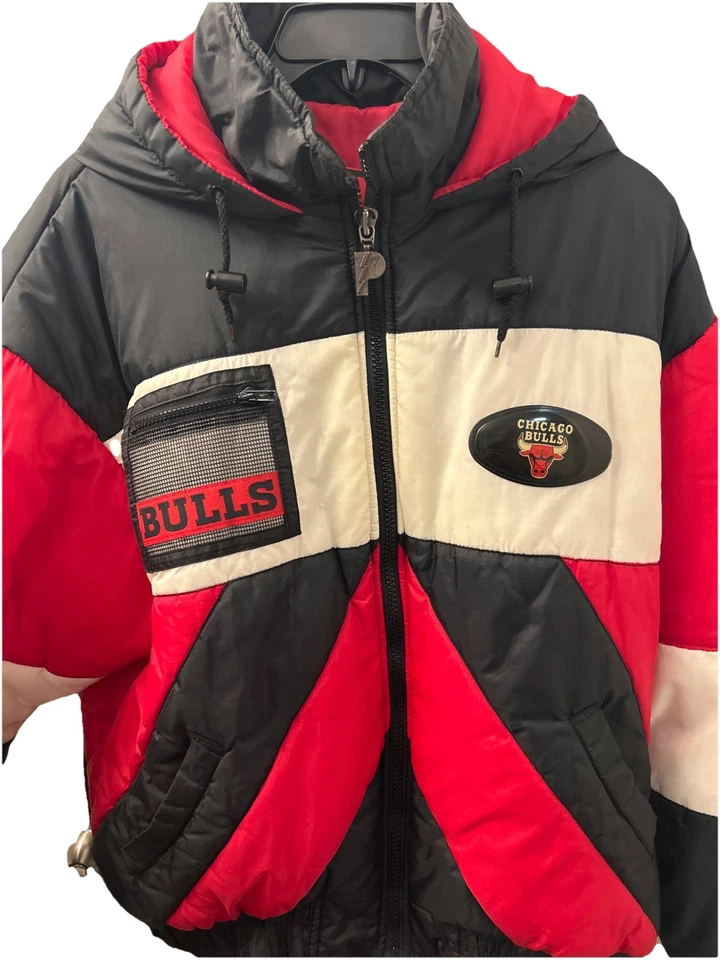 VTG 90’s Chicago Bulls Pro Player NBA Jordan Era Puffer Jacket Men’s Xtra Large - Image 2 of 4