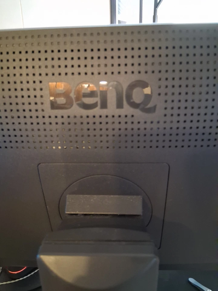 Monitor LCD BenQ MOBIUZ EX3210U 22 pulgadas 1920x1080 16:10 IPS Foto 3 de 3
