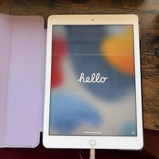 Apple iPad Air 2 64GB WiFi 9.7 Silver, LavenderCase/LightningCable Bundle Tested