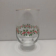 Vinatge Holly Berries Cup. 5.5