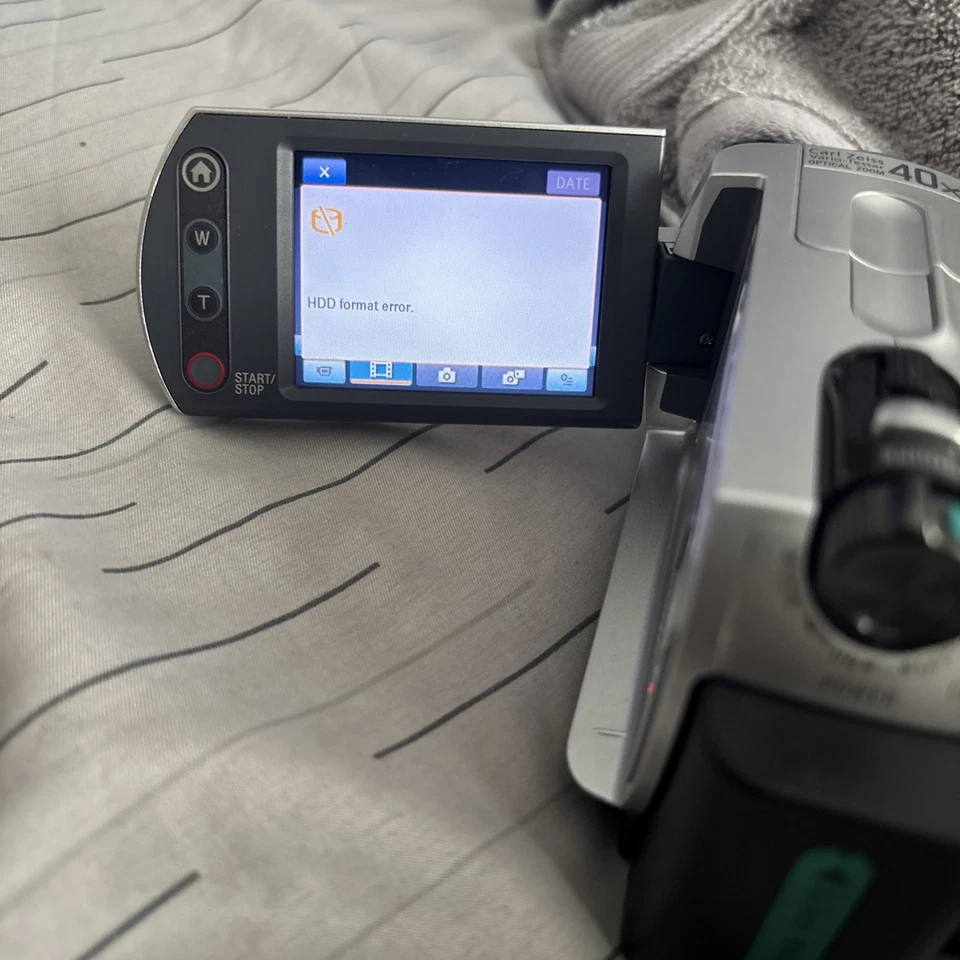 Sony Handycam DCR-SR42 Camcorder HDD 40x Optical Zoom 2000x Digital Video Camera - Image 4 of 4