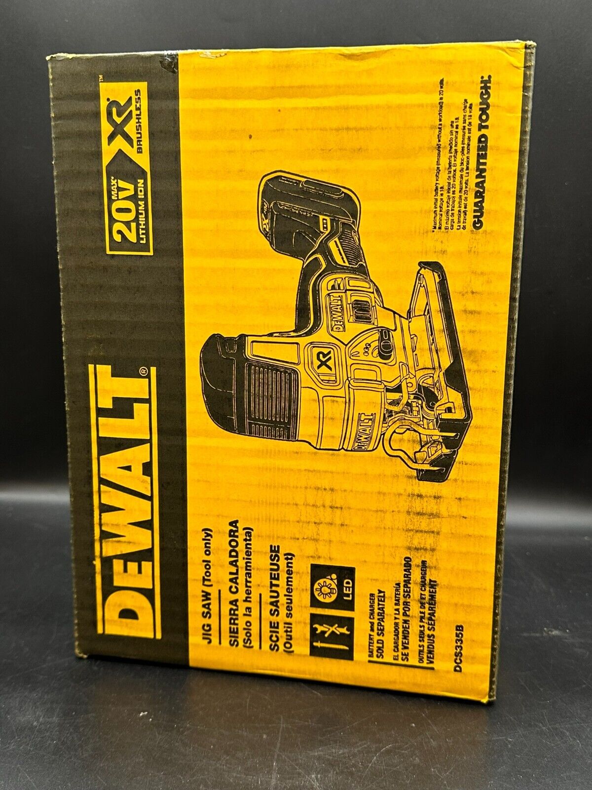 DEWALT Sierra Caladora Inalámbrica 20V MAX* DCS331B + DEWALT Kit