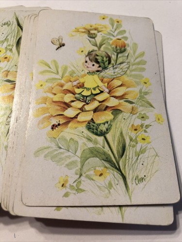 Mazzi di carte da gioco vintage ragazza su cesto di fiori e fiori gialli in scatola - Foto 2 di 9