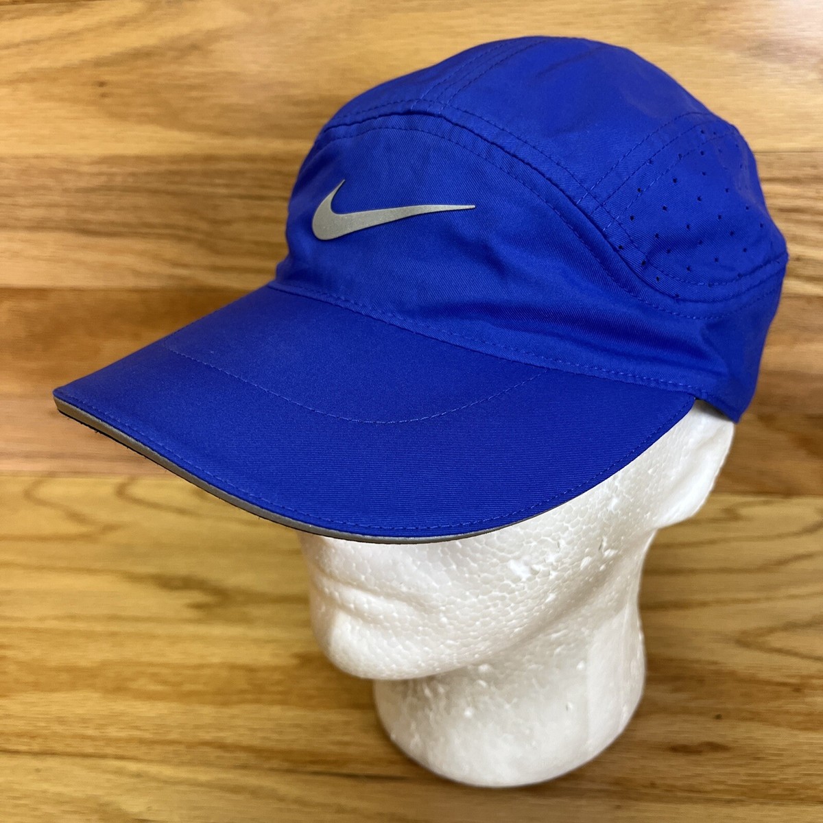 Nike Tailwind Dri Fit Panel Hat Blue Strapback Lightweight Reflective  Logo Cap