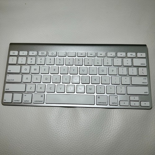Apple A1314 Wireless Keyboard Bluetooth Silver - TESTED - 第 3/5 張圖片