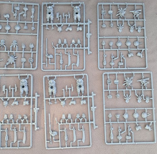 Job Lot Orge & Gnoblar Figures and Pieces on Sprue - Plastic - Picture 8 of 13