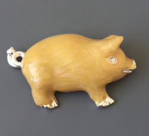 Vintage-pig-Animal-Brooch-pin-in-enamel-on-metal