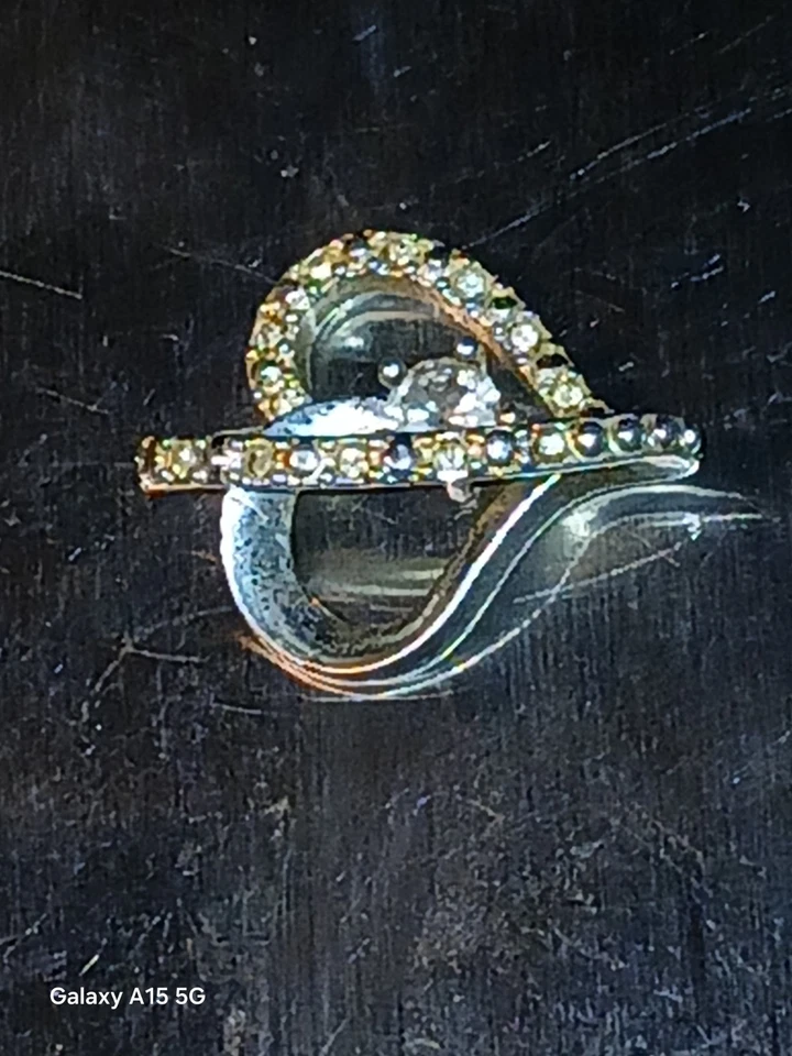 Colgante de oro blanco de 3,5 gramos de 10 k con diamante natural Foto 3 de 4