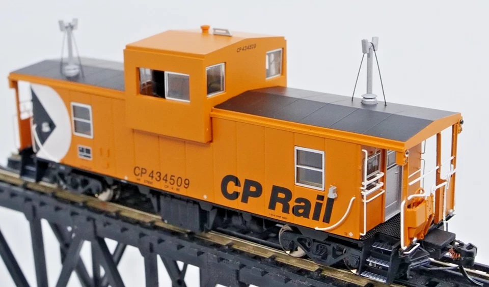 RAPIDO 110128 HO Canadian Pacific CP Rail 434522 Angus Wide Vision Caboose Car - Image 4 of 4