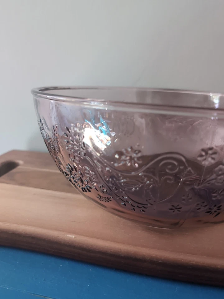 Cuenco grande de vidrio púrpura con pájaros Pioneer Woman Foto 4 de 4