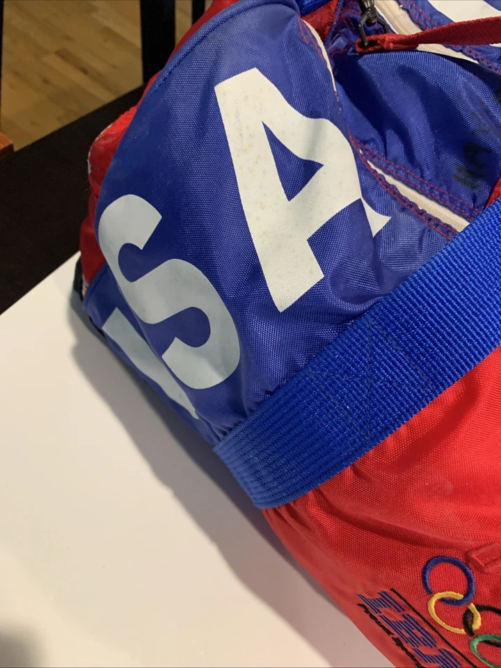Bolso de Lona De Colección Juegos Olímpicos de Estados Unidos Rojo Blanco y Azul con Correa para el Hombro y Cremalleras Foto 3 de 4