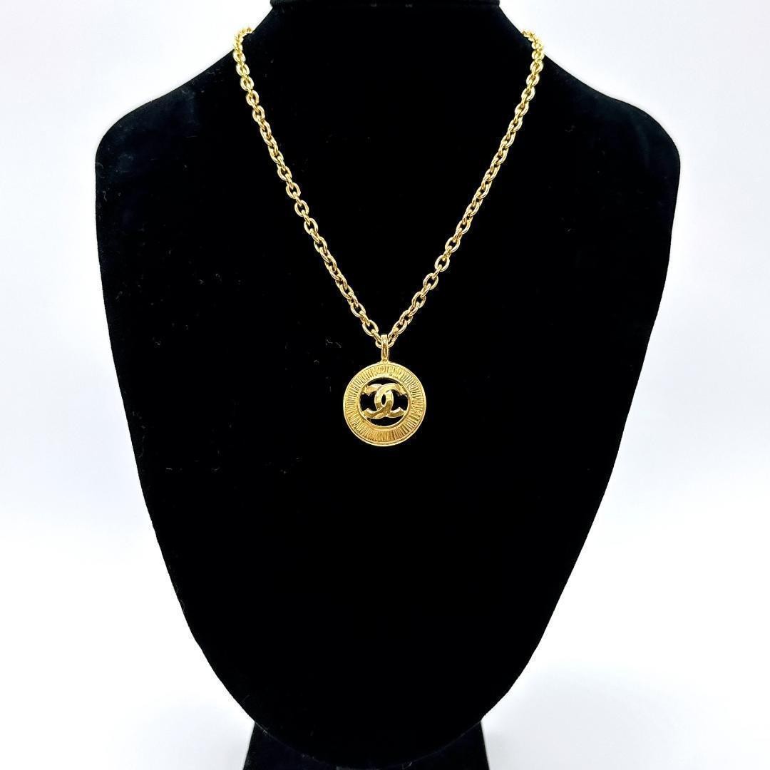 Chanel Cocomark Round Pendant Necklace 3848 GP Silver Used thumbnail 2