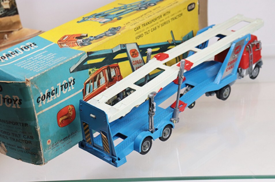 Vintage Rare CORGI 1138 CAR TRANSPORTER WITH FORD TILT CAB H