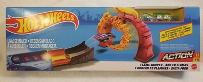 NEW IN BOX - Mattel Hot Wheels Action Flame Jumper Play Set w/ Car