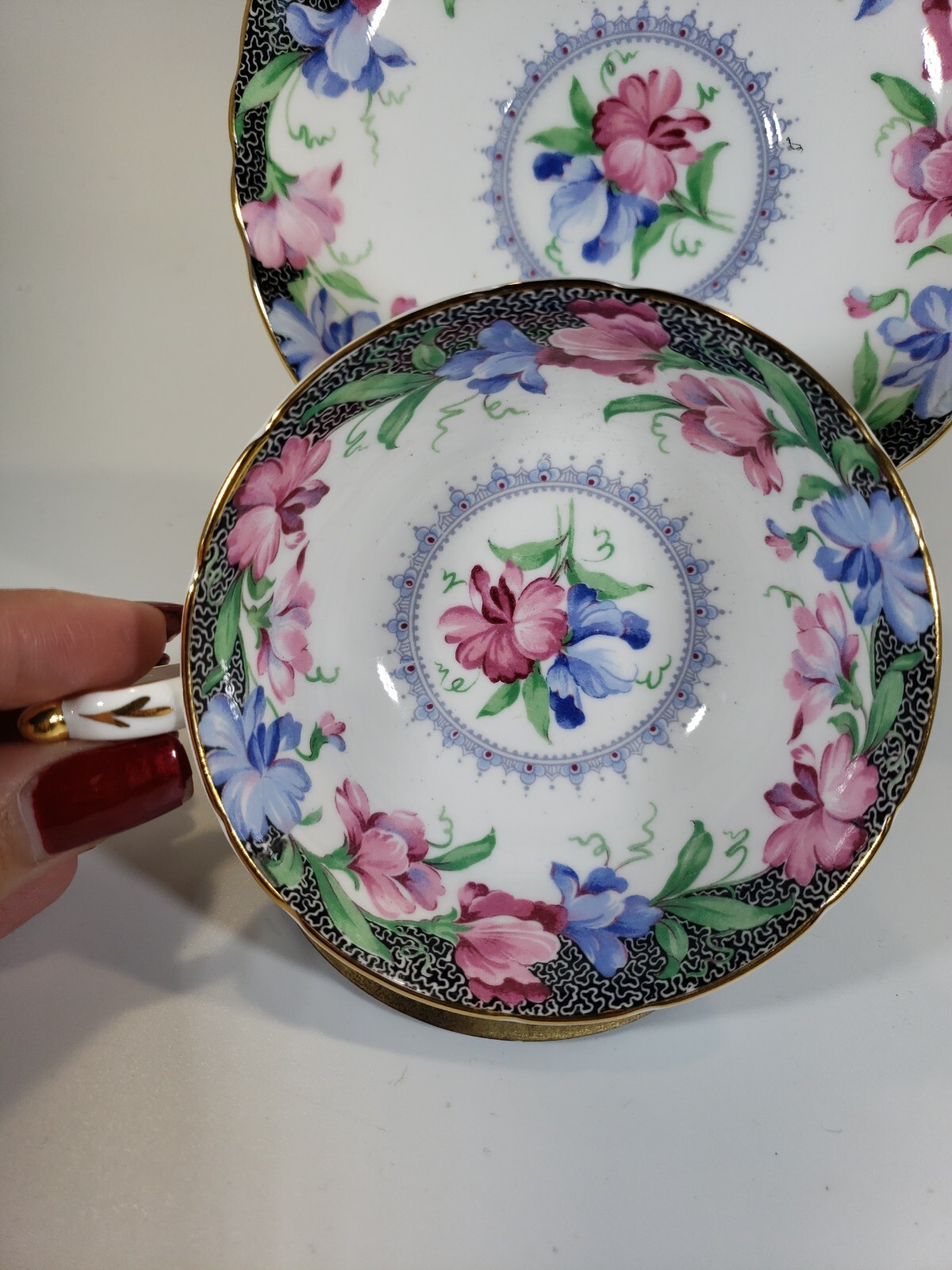 Exquisite Floral Paragon Bone China Tea Cup And Saucer