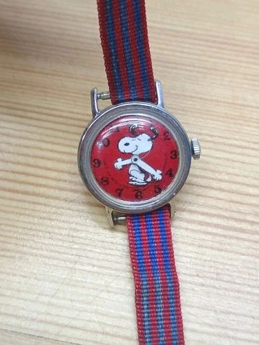 Vintage 1970s Timex Peanuts Snoopy Watch - Needs Attention