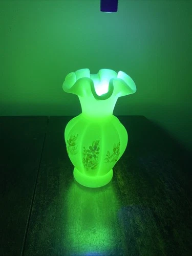 Vintage Fenton Glass Uranium Satin Custard Ruffle Vase 5.5” Signed