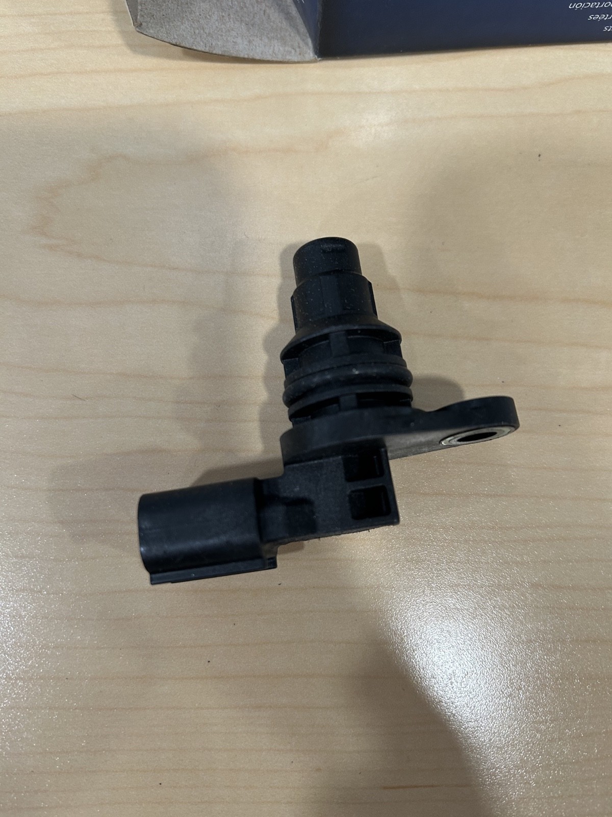 New Carquest csc1282 Engine Camshaft  Sensor