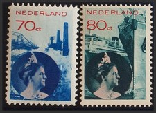 Netherlands Bajos. MH Yvert 234, 258. 1931. 70 Cts Blue And Red And 80 Green