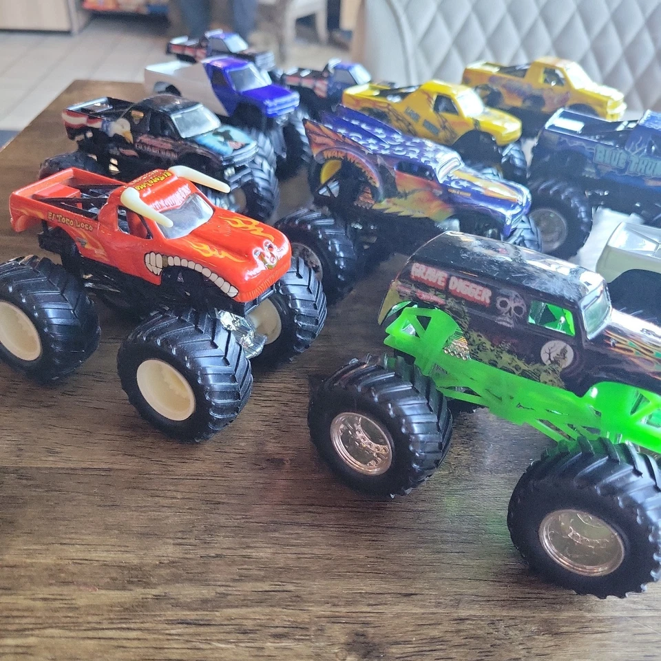 Mattel Hot Wheels Monster Trucks 1:64 Lot  gravedigger el Toro loco war wizard + - Image 2 of 4