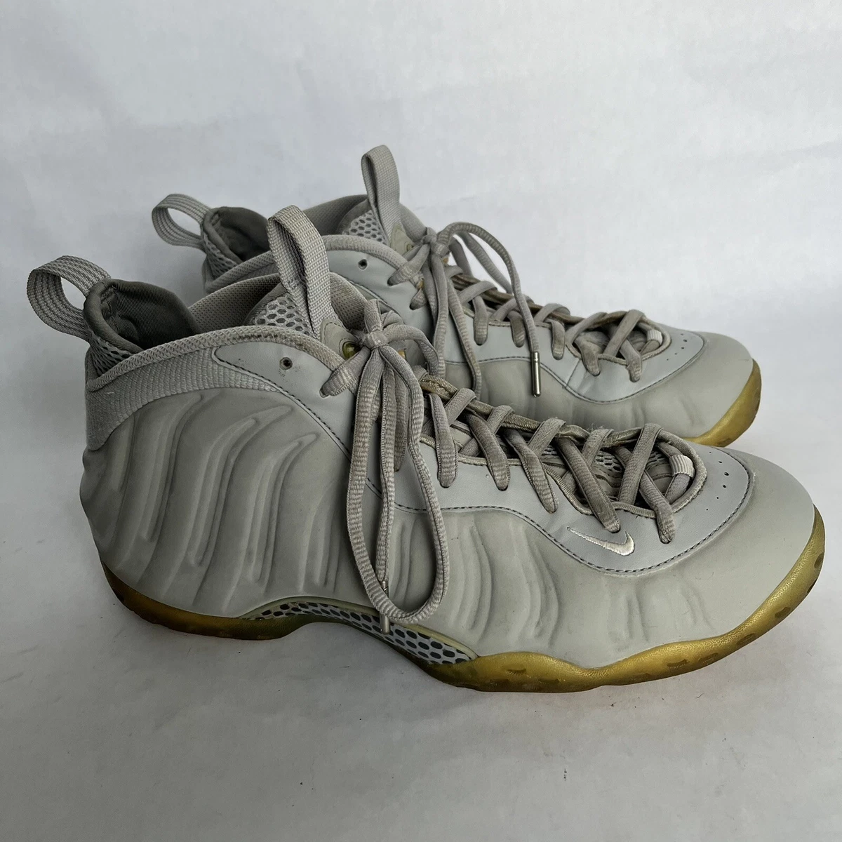 Wolf top grey foams