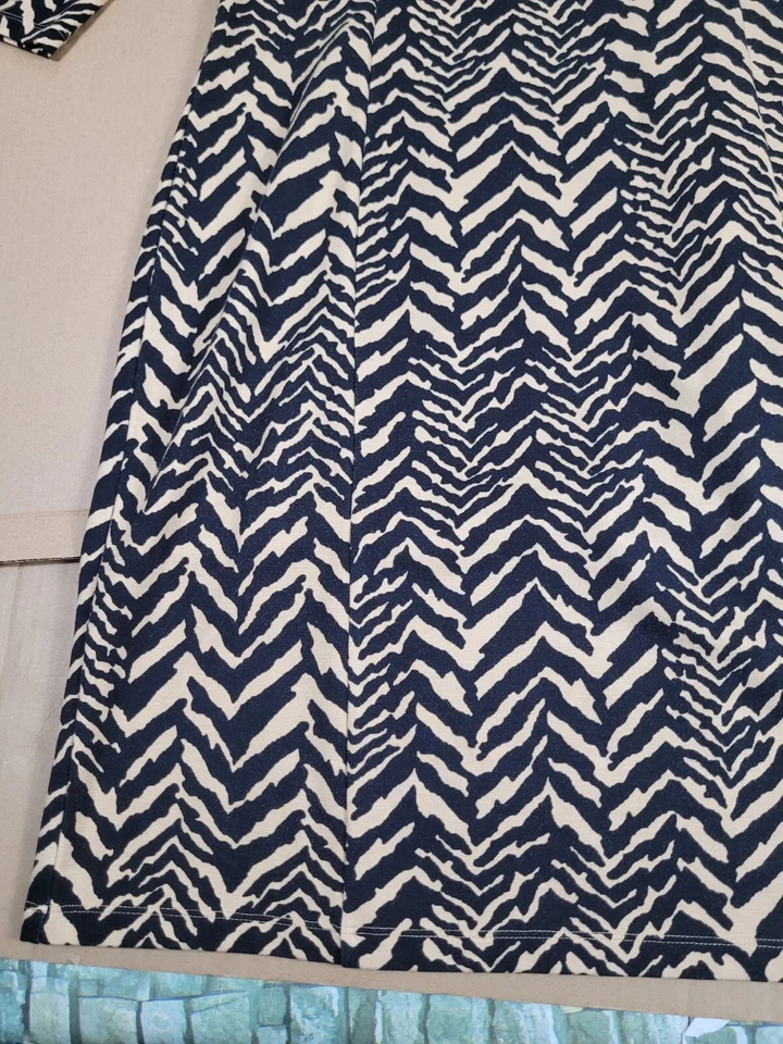 Vestido Vaina J. McLaughlin Terin Estampado Animal Tigre Grande Beige Negro Foto 4 de 4