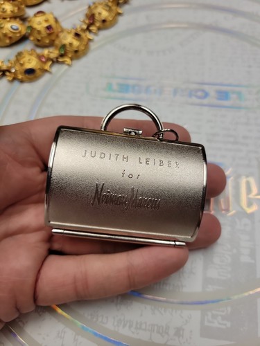 JUDITH LIEBER FÜR NEIMAN MARCUS SILBERFARBENER SCHMETTERLING & MÜNZ- ODER PILLENDOSE - Bild 2 von 7