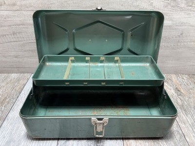 VINTAGE OLD PAL METAL GREEN FISHING TACKLE BOX 13.25'' Tray USA has patina rust