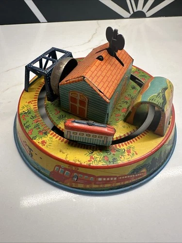 Vintage 1920s Tin Wind Up Train Set works!