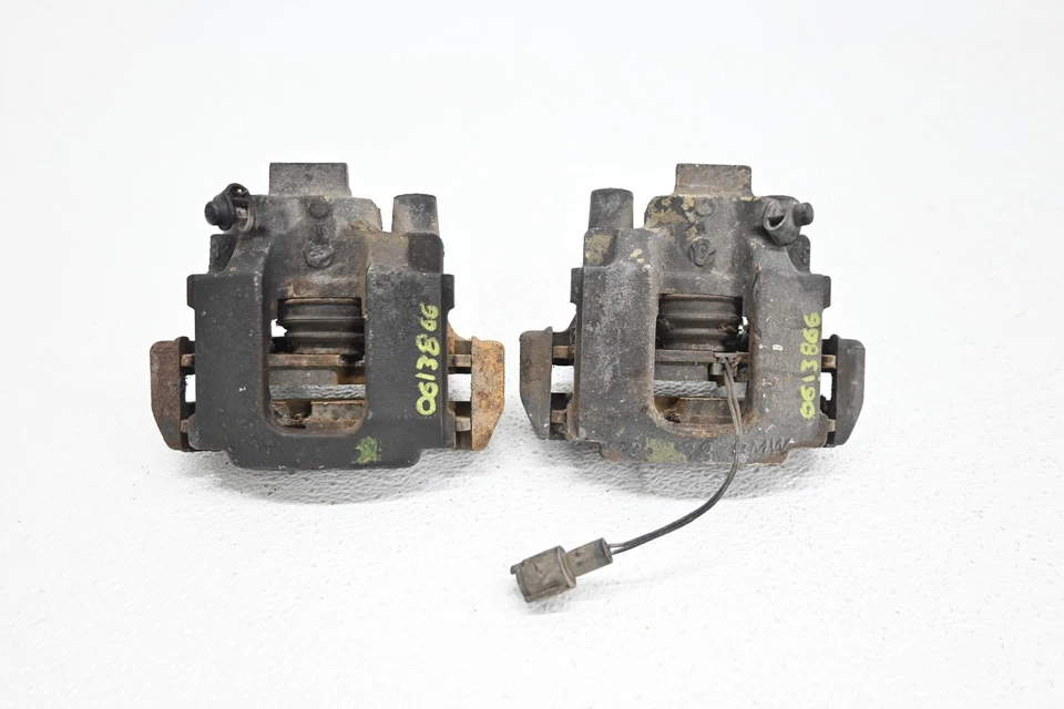 ⭐ 83-87 Bmw E24 6 系列前左右制动卡钳外壳鞋套装 Oem — 第 3/4 张图片