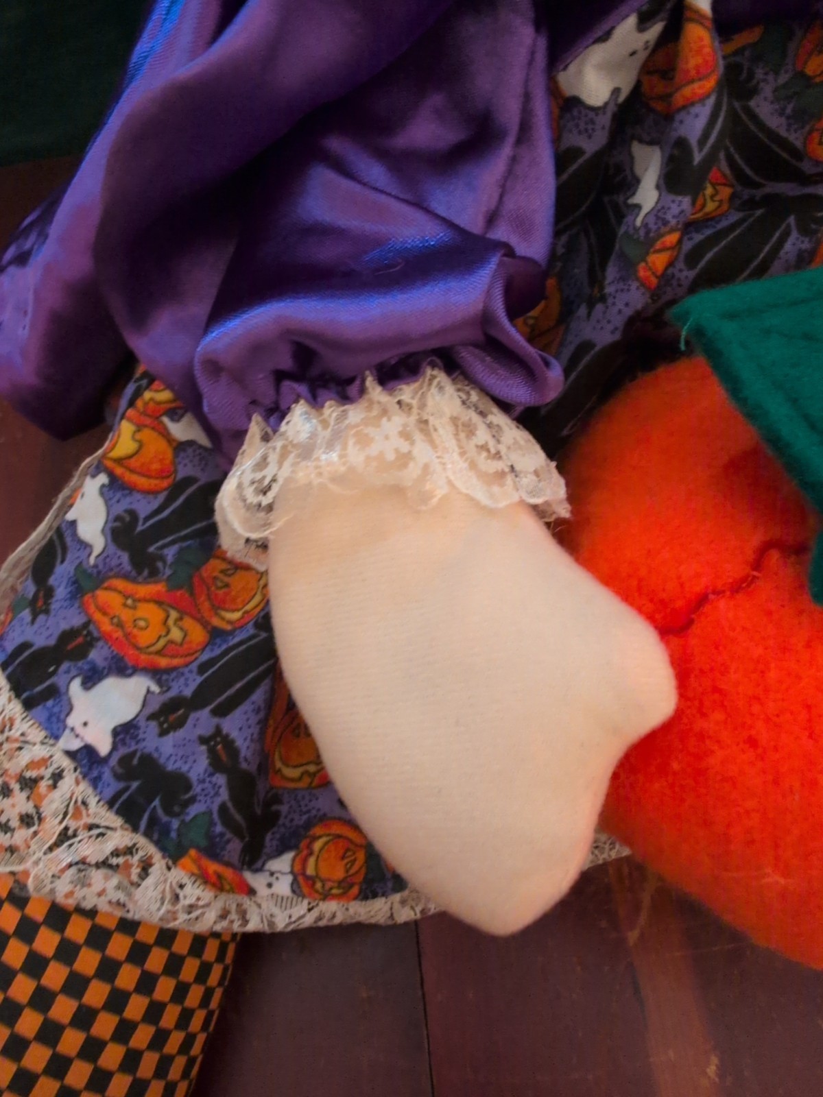 Halloween Folk Art Shelf Sitter Witch Doll/Pumpkin Vintage 2002 Four Star Int Co