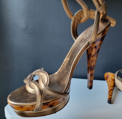 a*i様 美品! グッチ オープントゥ ゴールドアイコンメタル プラットフォーム 美品! グッチ オープントゥ ゴールドアイコンメタル プラットフォーム