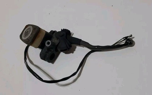 1981 Yamaha XS650 Y128-5> front brake master cylinder - Picture 2 of 7