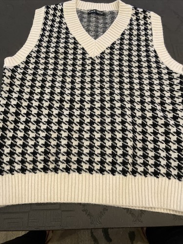 Black Houndstooth V-Neck Sweater Vest 