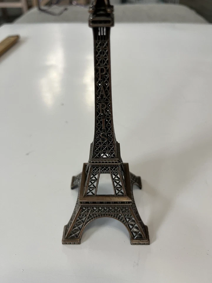 Mini estátua decorativa de bronze intrincada Torre Eiffel 6""X 2,5"" - Imagem 3 de 4