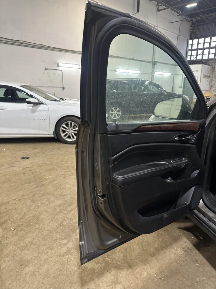 Used Front Left Door Assembly Front fits: 2012 Cadillac Srx Front Left Grade A Foto 3 de 4